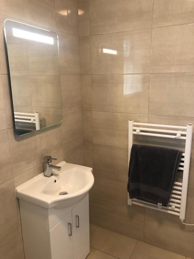 Cheerful 4 Bedroom Town House With Bbq, Galway Eksteriør billede