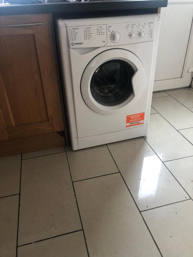 Cheerful 4 Bedroom Town House With Bbq, Galway Eksteriør billede