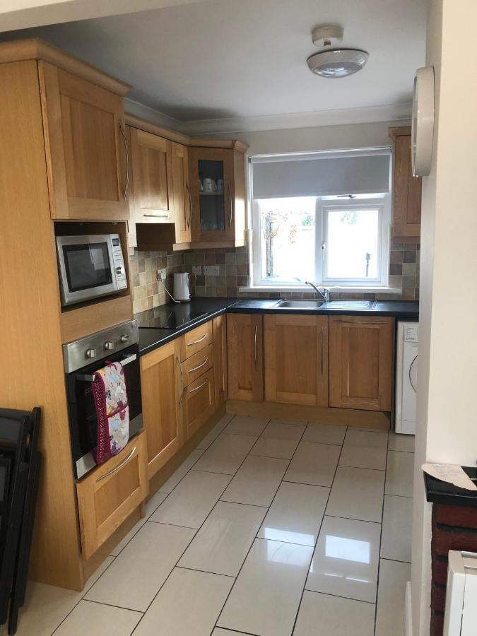Cheerful 4 Bedroom Town House With Bbq, Galway Eksteriør billede